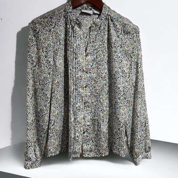 Liz Claiborne Tops - LIZ CLAIBORNE PETITE SMALL FLORAL V NOTCHED NECKLINE LONG SLEEVE BLOUSE
